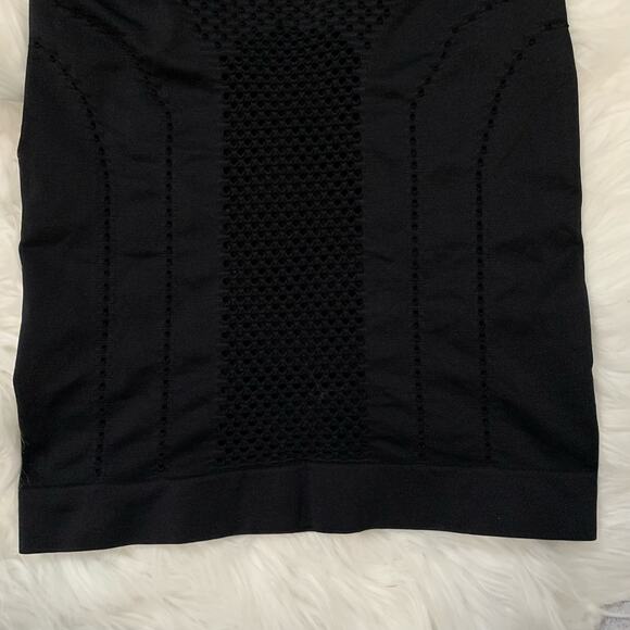 Athleta black diamond mesh trophy tank - Picture 6 of 8